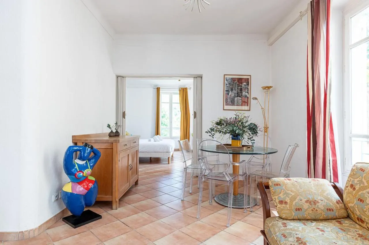 Large 2 Bdr Downtown - Ac & Terrace Apartment Nice