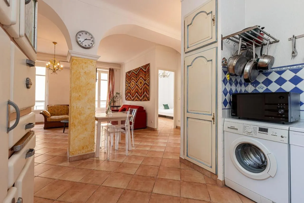 Large 2 Bdr Downtown - Ac & Terrace Apartment Nice 0*,  France